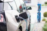 Elektromos autó vásárlása hitelből – lehetőségek és támogatások